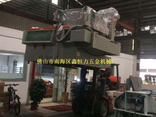 福建客户不锈钢锅片蚀刻机装车发货！
