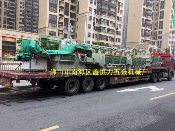 福建客户不锈钢锅片蚀刻机装车发货！