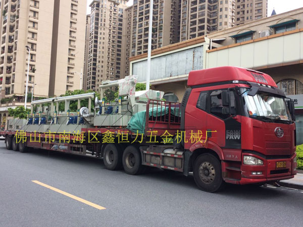 不锈钢锅片蚀刻机装车发货！